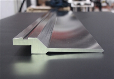 武漢某塑業(yè)有限公司購買折彎機模具